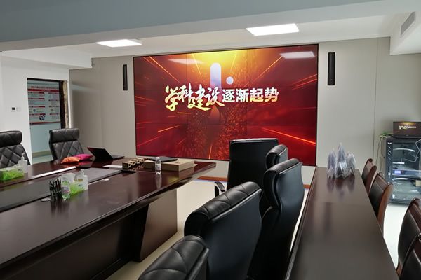 無(wú)縫拼接屏與0.88mm液晶拼接屏哪款顯示效果更好？