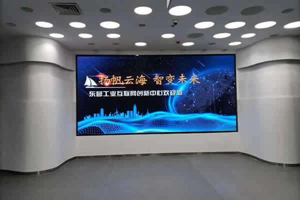 前臺(tái)大屏用LED屏好，還是液晶拼接屏好？