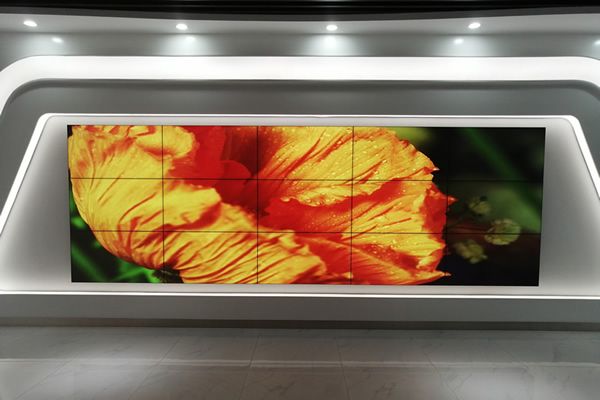 網(wǎng)絡(luò)直播間背景墻用液晶拼接屏好，還是LED顯示屏好？